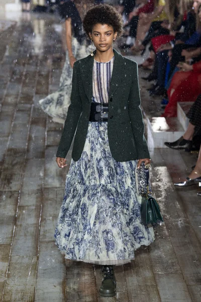 Look 32